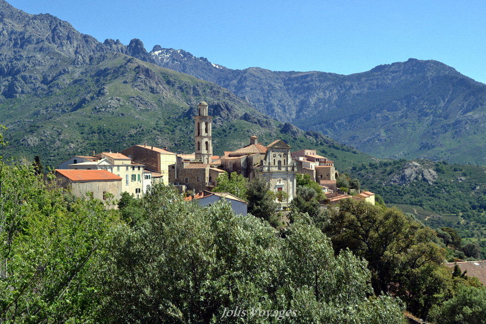 10 idees pour decouvrir la Haute Corse : Circuit des villages perchés de Balagne Lunghignano #Corse #Plage #France #Voyage