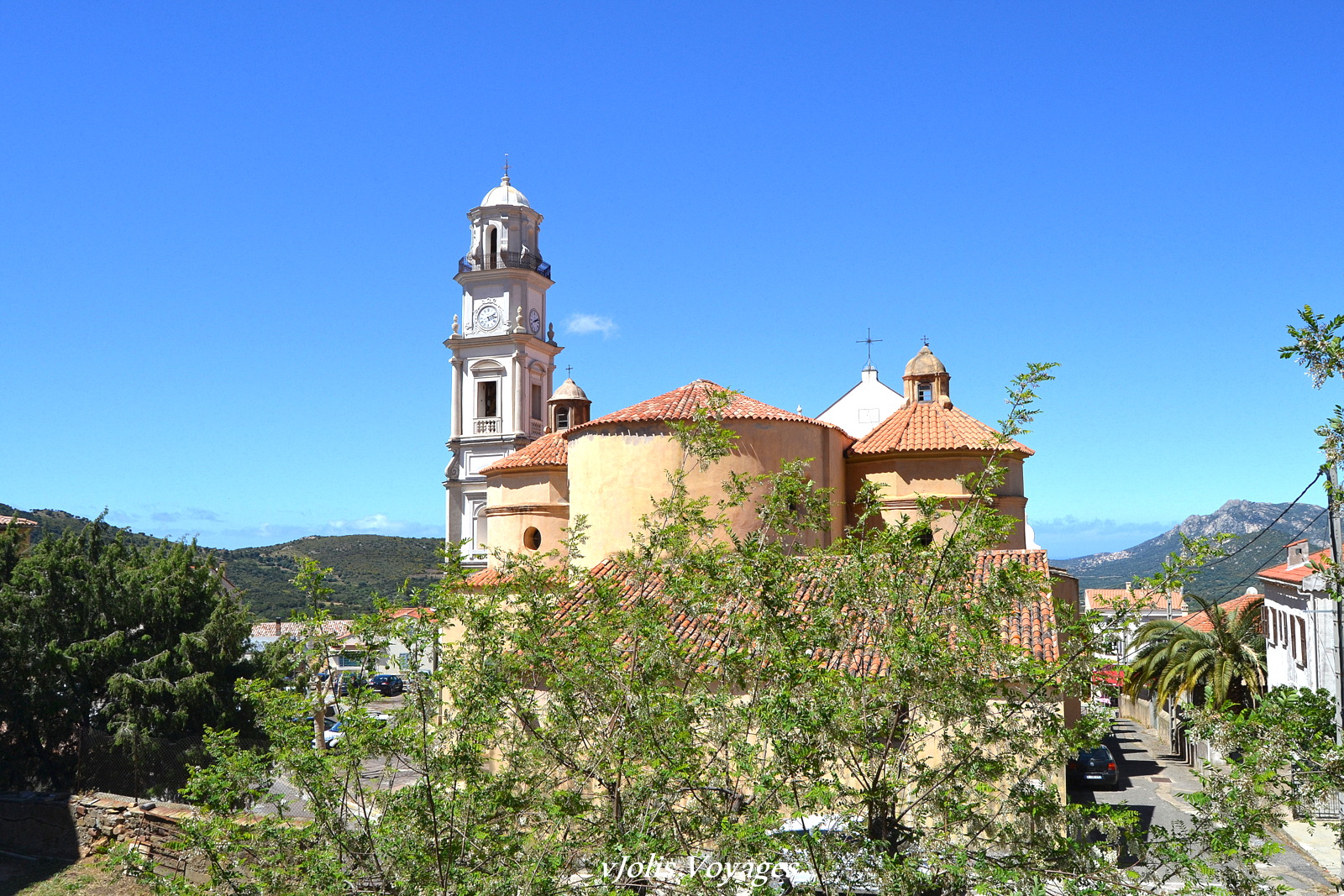 Circuit des villages perchés de Balagne (Calenzana et l'église Saint Blaise) 10 idées pour découvrir la Haute Corse #Corse #Plage #France #Voyage