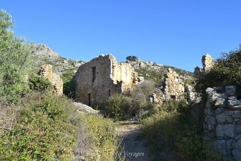 Circuit des villages perchés de Balagne (village abandonné Lumio/Occi) : 10 idées pour découvrir la Haute Corse #Corse #Plage #France #Voyage