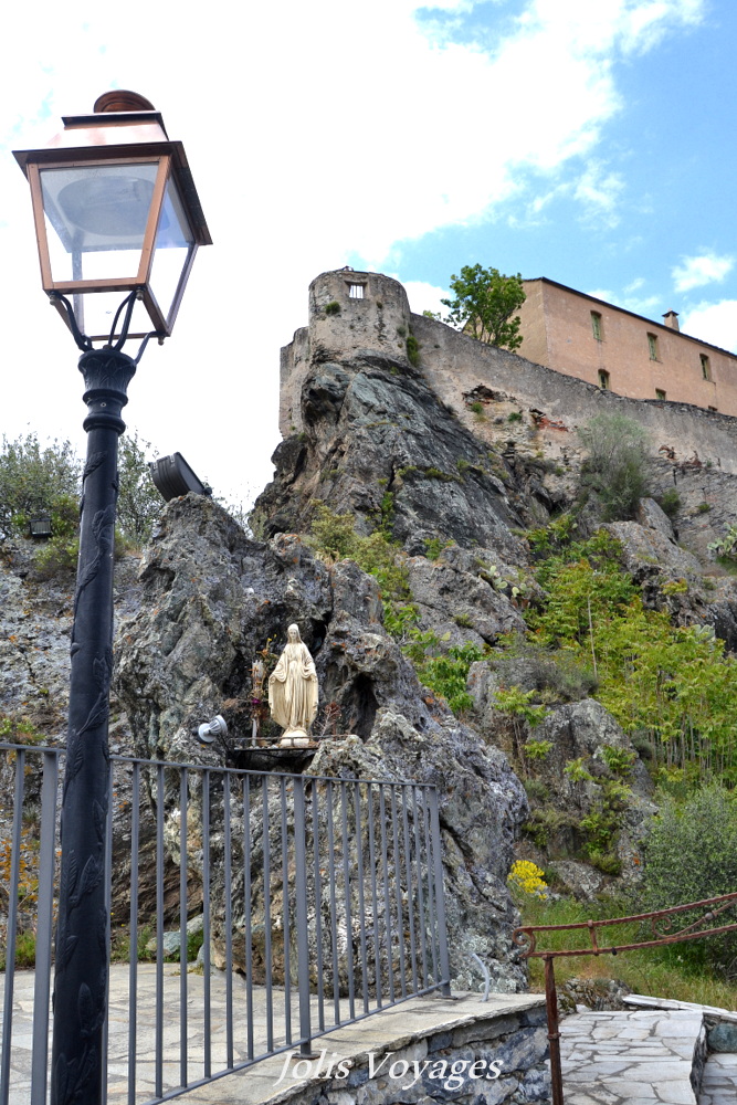 10 idees pour decouvrir la Haute Corse : la citadelle de Corte et la ville fortifiee #Corse #Plage #France #Voyage