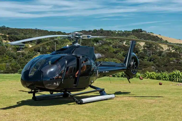 decouvrir une destination autrement le vol en helicoptere a le vent en poupe 2 (1)