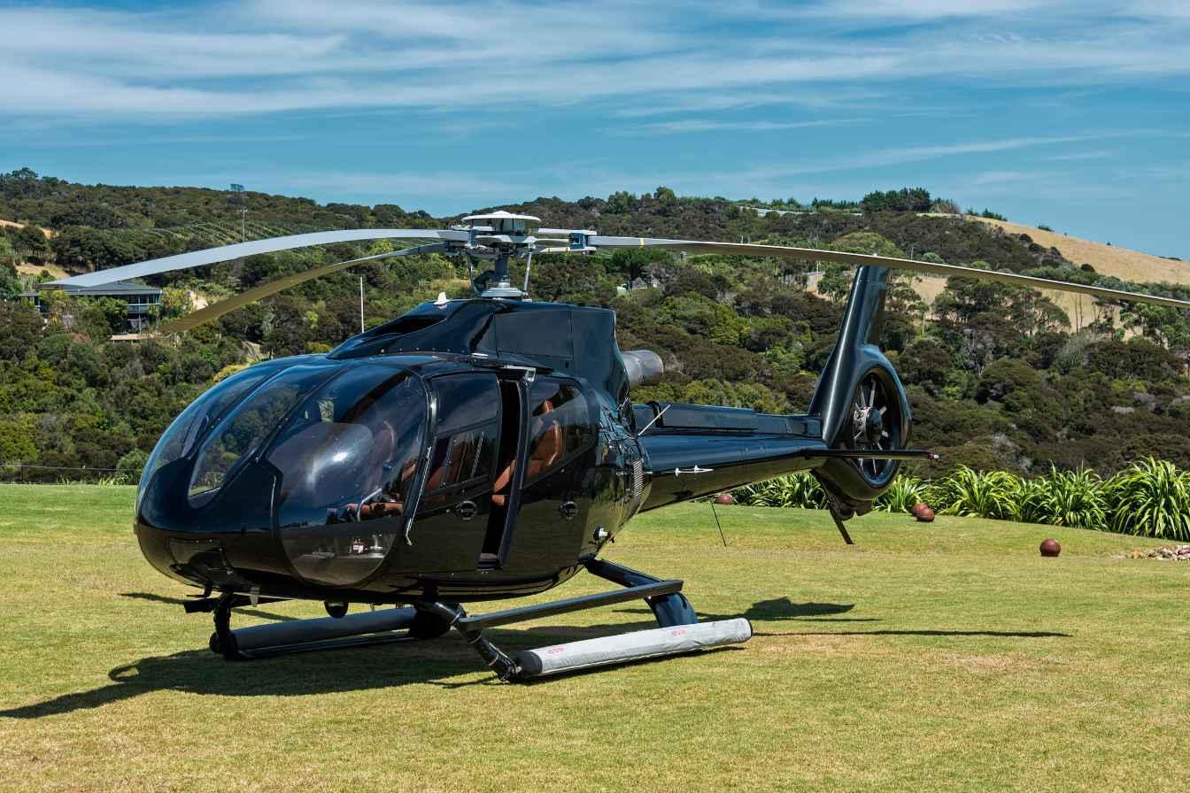 decouvrir une destination autrement le vol en helicoptere a le vent en poupe 2 (1)